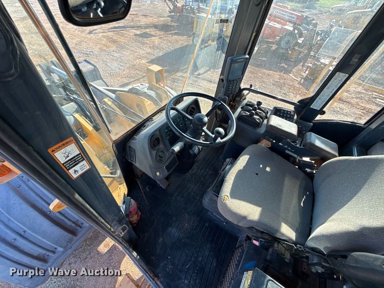 image for item DT6732 2007 John Deere 844J wheel loader