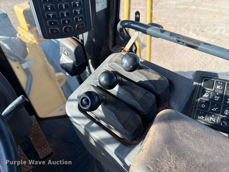 image for item DT6732 2007 John Deere 844J wheel loader