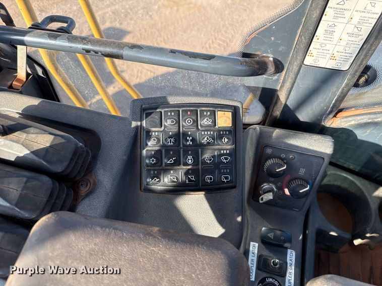 image for item DT6732 2007 John Deere 844J wheel loader