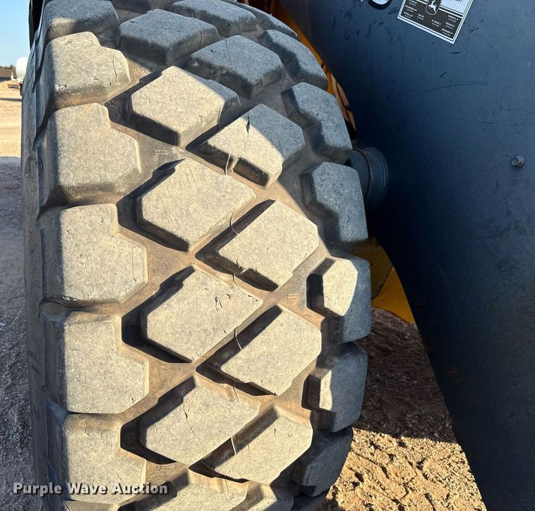 image for item DT6732 2007 John Deere 844J wheel loader