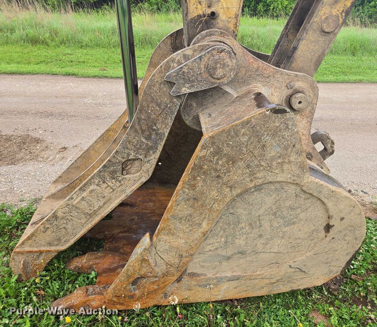 image for item DU7825 2005 Caterpillar 330CL excavator