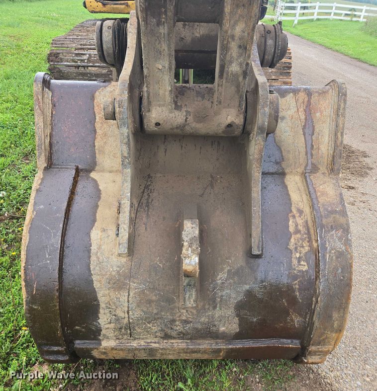 image for item DU7825 2005 Caterpillar 330CL excavator