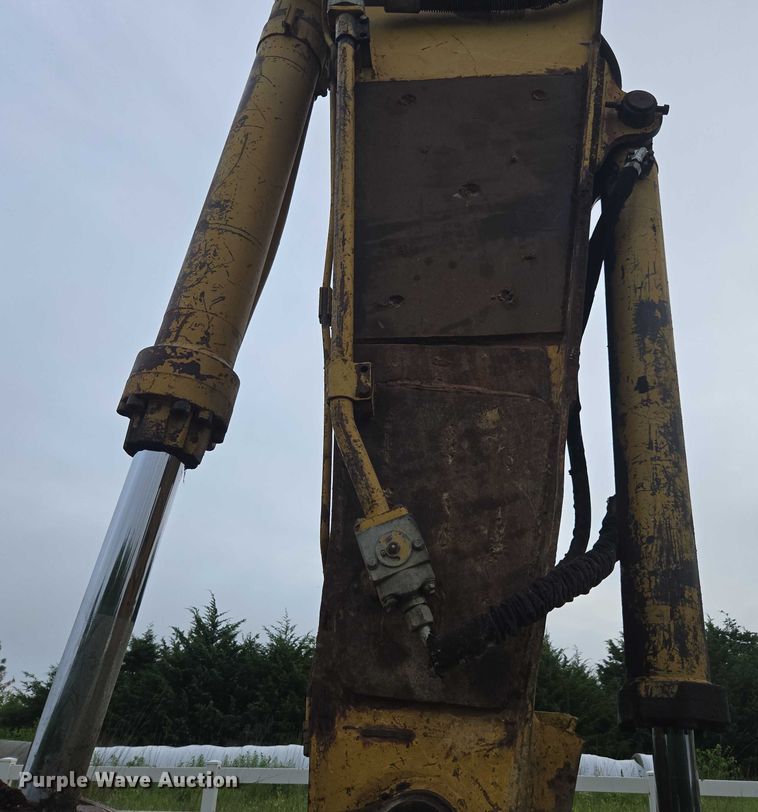 image for item DU7825 2005 Caterpillar 330CL excavator
