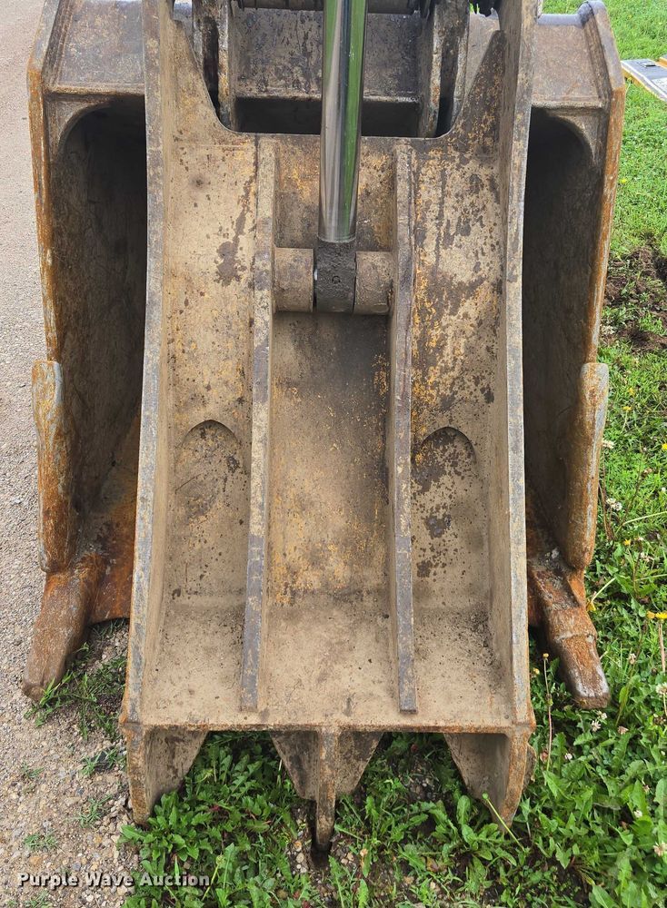 image for item DU7825 2005 Caterpillar 330CL excavator