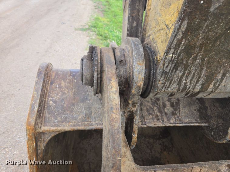 image for item DU7825 2005 Caterpillar 330CL excavator