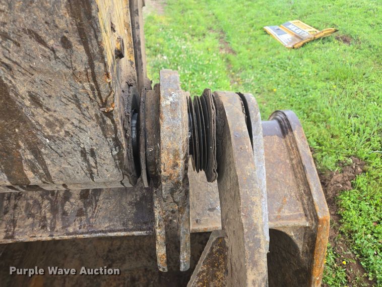 image for item DU7825 2005 Caterpillar 330CL excavator