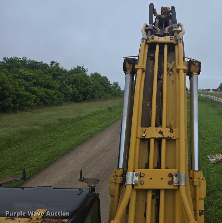 image for item DU7825 2005 Caterpillar 330CL excavator