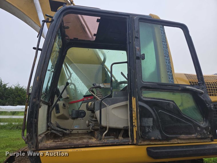 image for item DU7825 2005 Caterpillar 330CL excavator