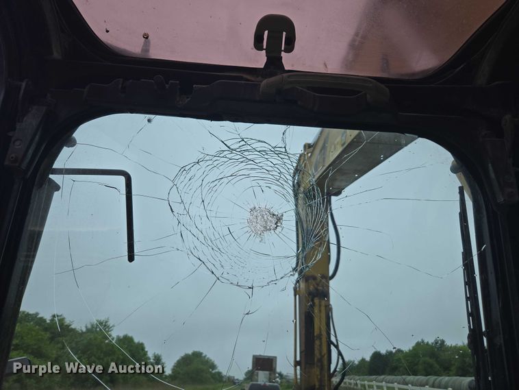 image for item DU7825 2005 Caterpillar 330CL excavator