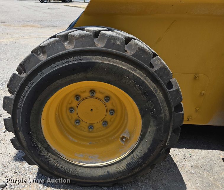 image for item DU7922 2023 John Deere 320G skid steer loader