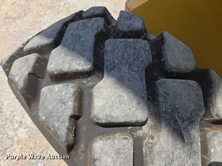 image for item DU7922 2023 John Deere 320G skid steer loader