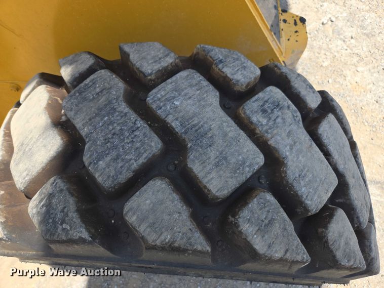 image for item DU7922 2023 John Deere 320G skid steer loader