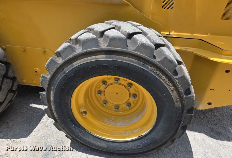 image for item DU7922 2023 John Deere 320G skid steer loader