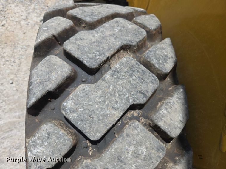 image for item DU7922 2023 John Deere 320G skid steer loader