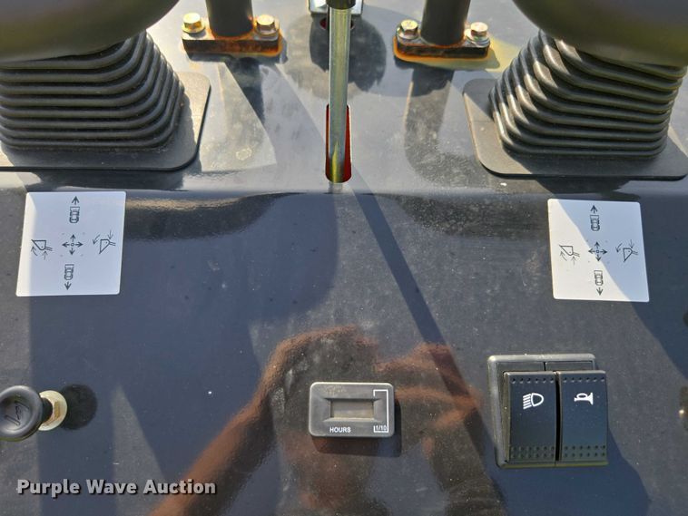 image for item DU7927 Rippa NDI625 compact utility loader