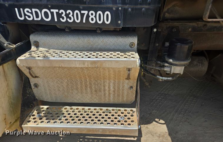 image for item DU7928 1999 Kenworth T800 dump truck