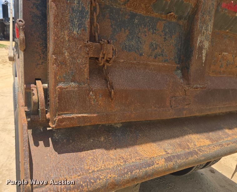 image for item DU7928 1999 Kenworth T800 dump truck