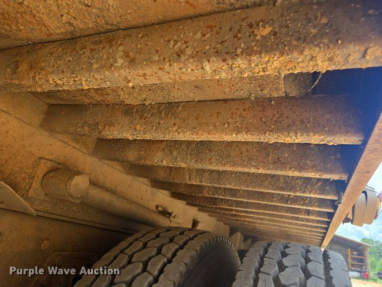 image for item DU7928 1999 Kenworth T800 dump truck