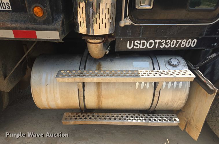 image for item DU7928 1999 Kenworth T800 dump truck