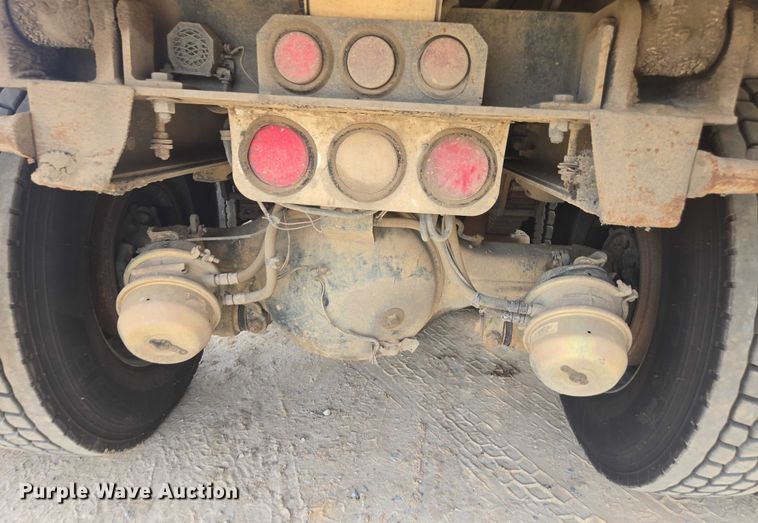 image for item DU7928 1999 Kenworth T800 dump truck