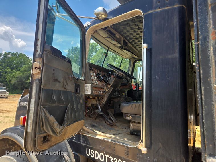 image for item DU7928 1999 Kenworth T800 dump truck