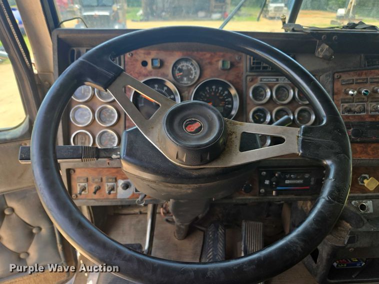 image for item DU7928 1999 Kenworth T800 dump truck