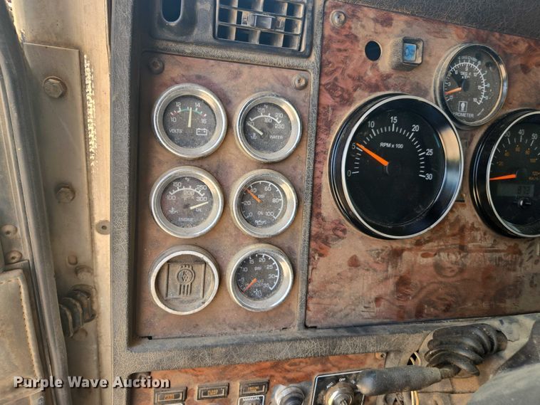 image for item DU7928 1999 Kenworth T800 dump truck