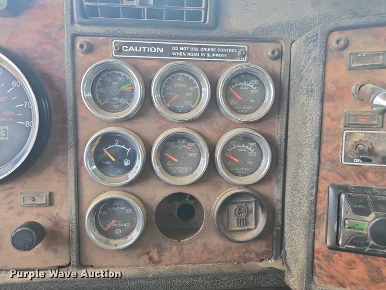 image for item DU7928 1999 Kenworth T800 dump truck