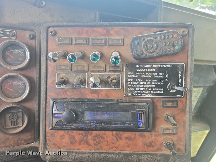 image for item DU7928 1999 Kenworth T800 dump truck