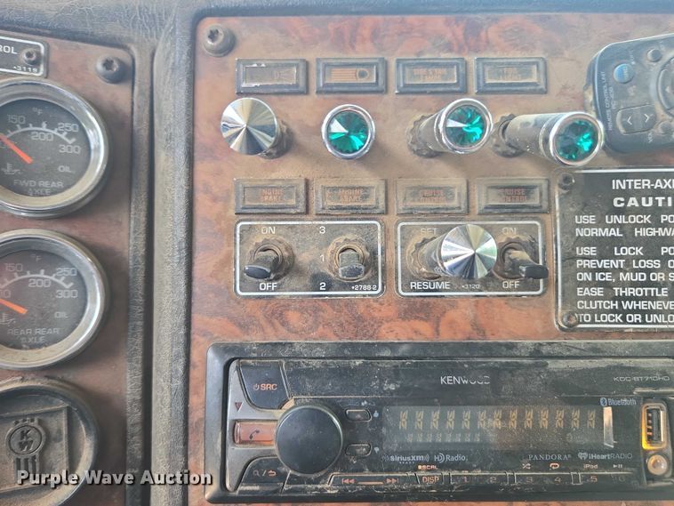 image for item DU7928 1999 Kenworth T800 dump truck