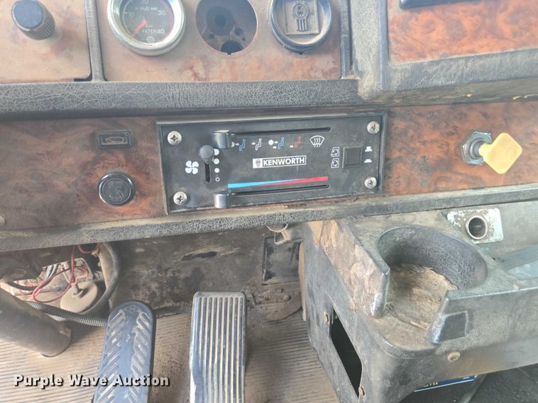 image for item DU7928 1999 Kenworth T800 dump truck