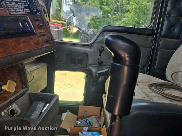 image for item DU7928 1999 Kenworth T800 dump truck