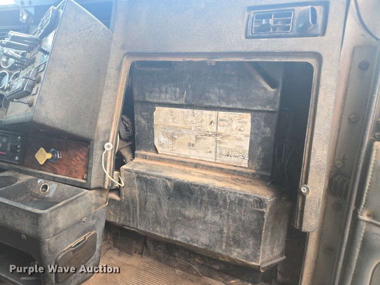 image for item DU7928 1999 Kenworth T800 dump truck