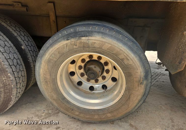 image for item DU7928 1999 Kenworth T800 dump truck