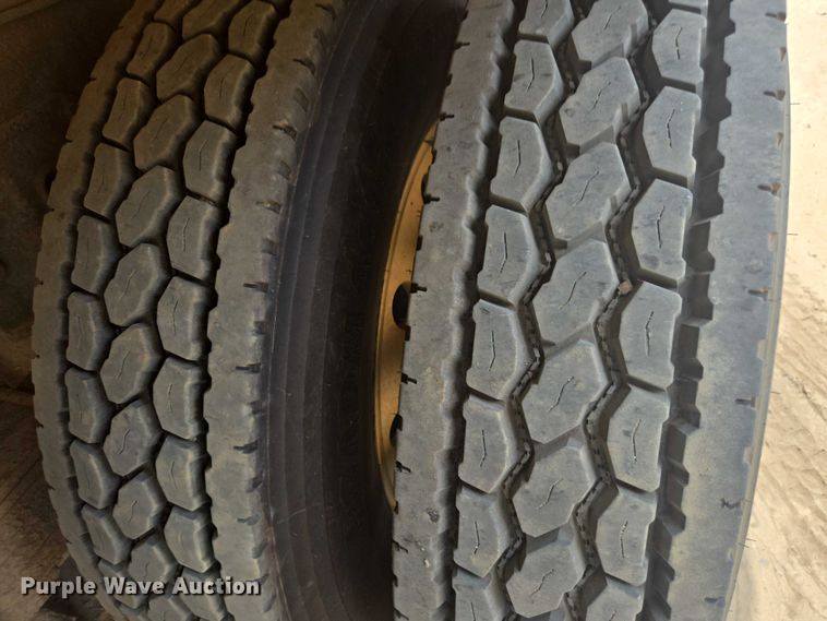 image for item DU7928 1999 Kenworth T800 dump truck