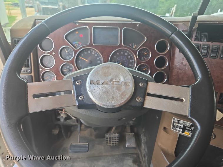 image for item DU7929 2008 Mack GU713 dump truck