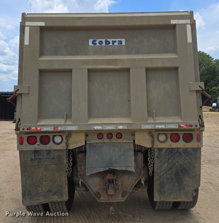 image for item DU7930 2012 Peterbilt 367 dump truck