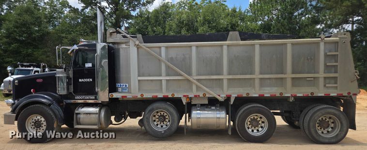 image for item DU7930 2012 Peterbilt 367 dump truck