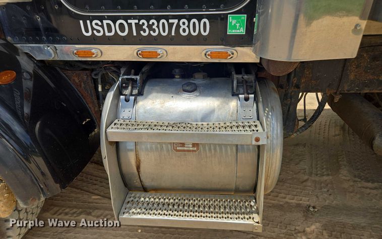 image for item DU7930 2012 Peterbilt 367 dump truck