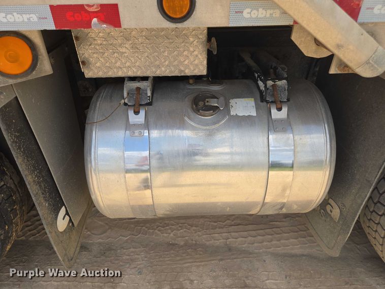 image for item DU7930 2012 Peterbilt 367 dump truck