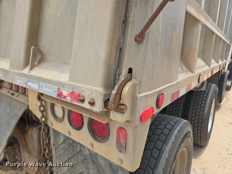 image for item DU7930 2012 Peterbilt 367 dump truck