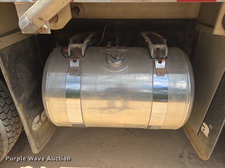 image for item DU7930 2012 Peterbilt 367 dump truck