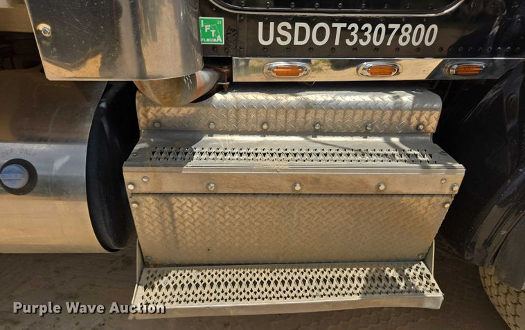 image for item DU7930 2012 Peterbilt 367 dump truck