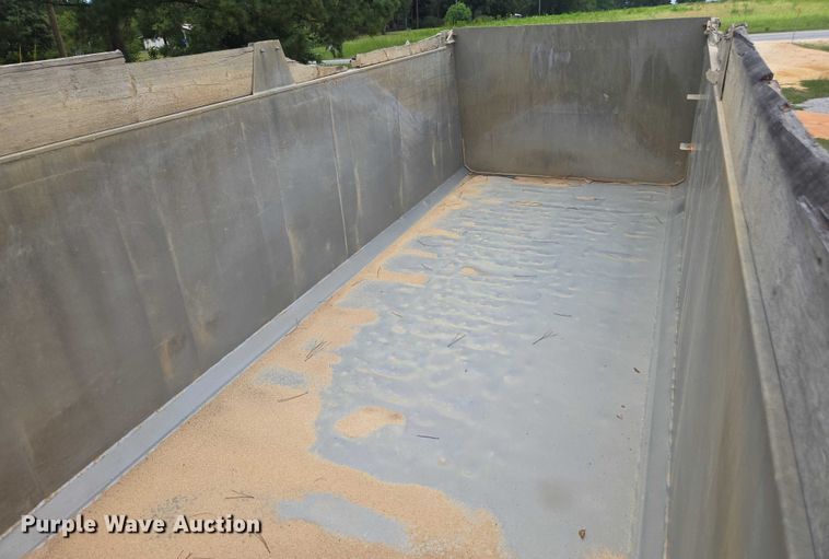 image for item DU7930 2012 Peterbilt 367 dump truck