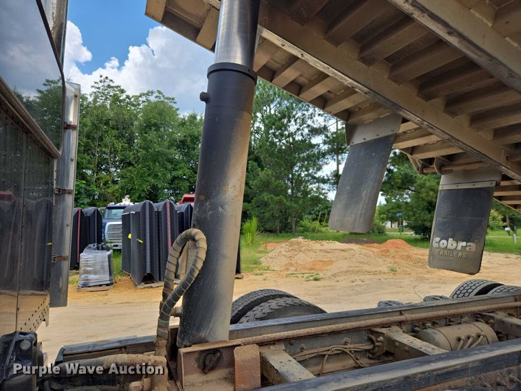 image for item DU7930 2012 Peterbilt 367 dump truck