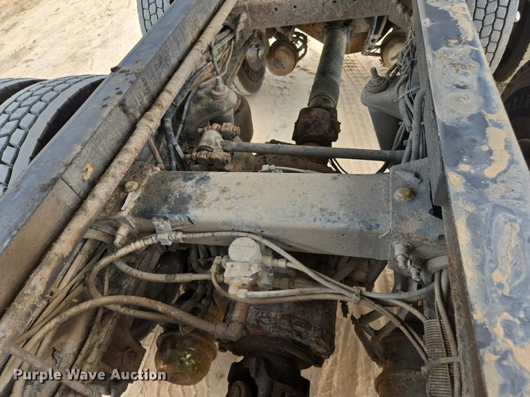 image for item DU7930 2012 Peterbilt 367 dump truck