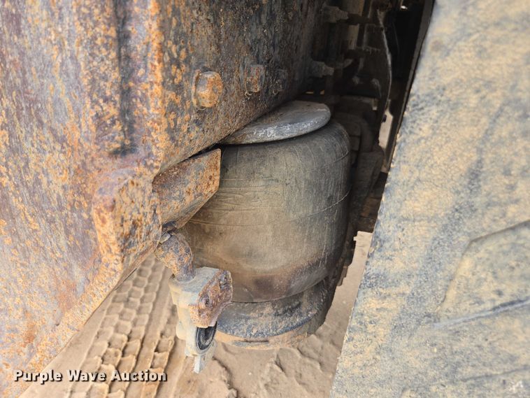 image for item DU7930 2012 Peterbilt 367 dump truck