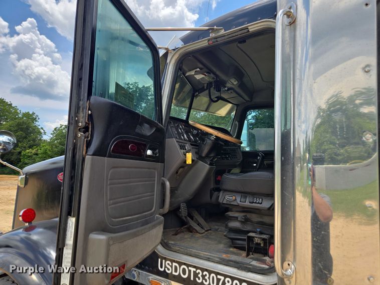 image for item DU7930 2012 Peterbilt 367 dump truck