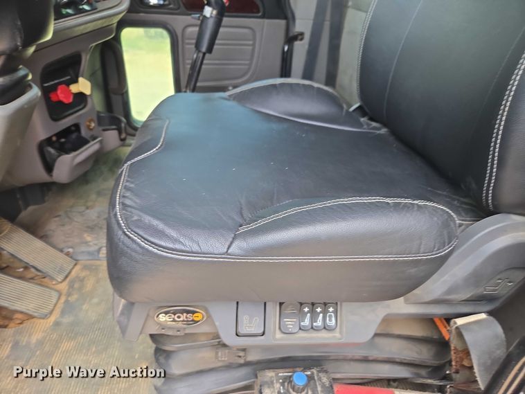 image for item DU7930 2012 Peterbilt 367 dump truck