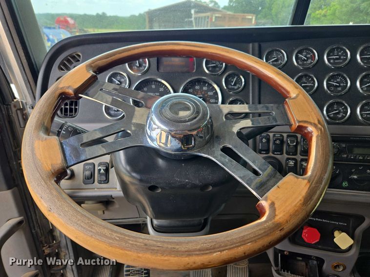 image for item DU7930 2012 Peterbilt 367 dump truck